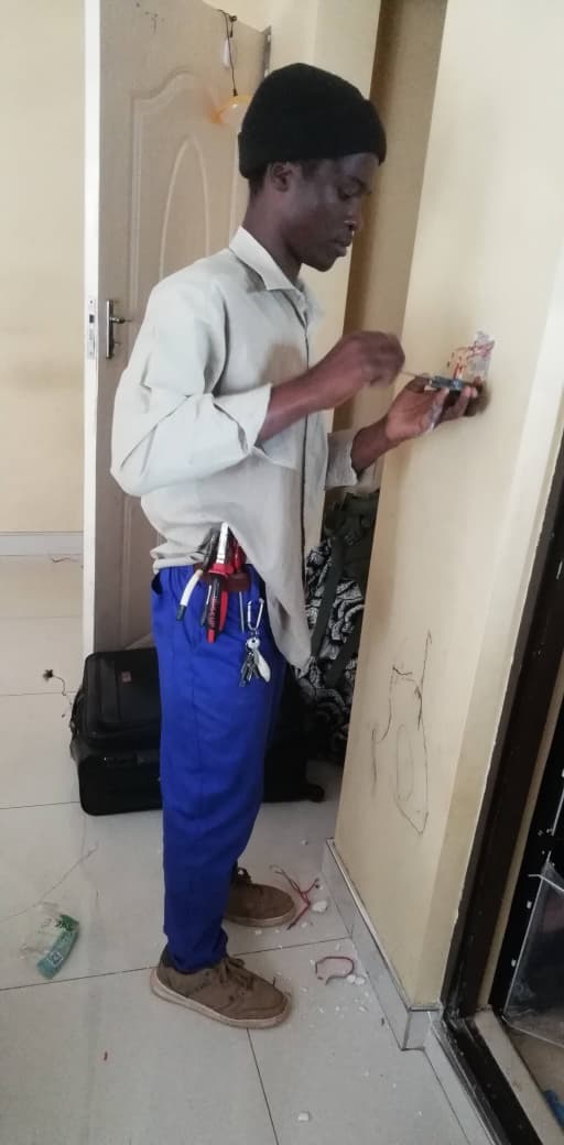 Technician repairing device